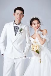 -雪中彩影婚纱摄影·微光艺术中心