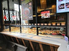 面包甜点陈列柜-新万鑫银丝面·非遗无锡味(惠山古镇店)