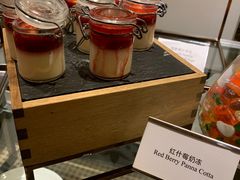 红什莓奶冻-广州花园酒店·凌璇阁旋转餐厅CAROUSEL360