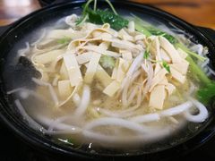 秀才砂锅米线-丽虹云南过桥米线(兴工街店)
