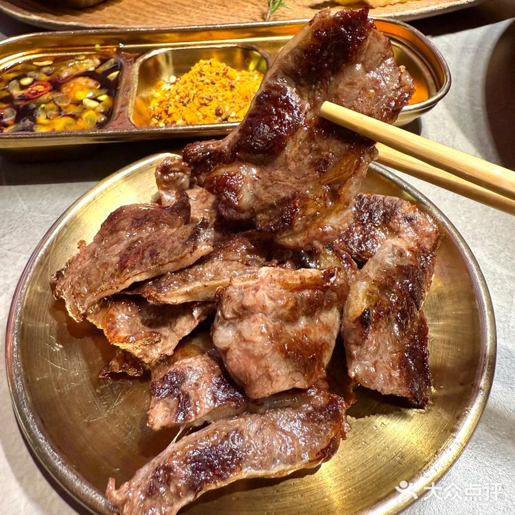 腩番山野季‼️‼️也是吃上烤肉漂亮饭啦[害羞]