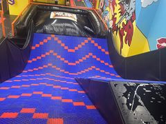 -爱蹦iBOON蹦床运动馆(江汉店)