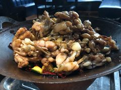 泥炉碳锅牛蛙-西街夜油条·麻团包乌饭