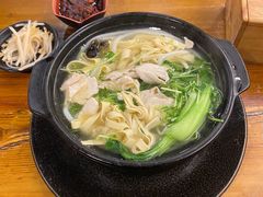-丽虹云南过桥米线(兴工街店)