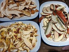 -菌之家·专业纯野生菌火锅·特色炒菌