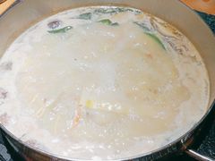 -洪氏嗨捞·广东猪肚鸡·椰子鸡火锅(西咸万象城店)
