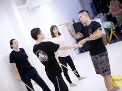 -菠萝格斗巴西柔术训练馆