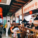 非常火的湘菜馆子，饭点都是排大队…