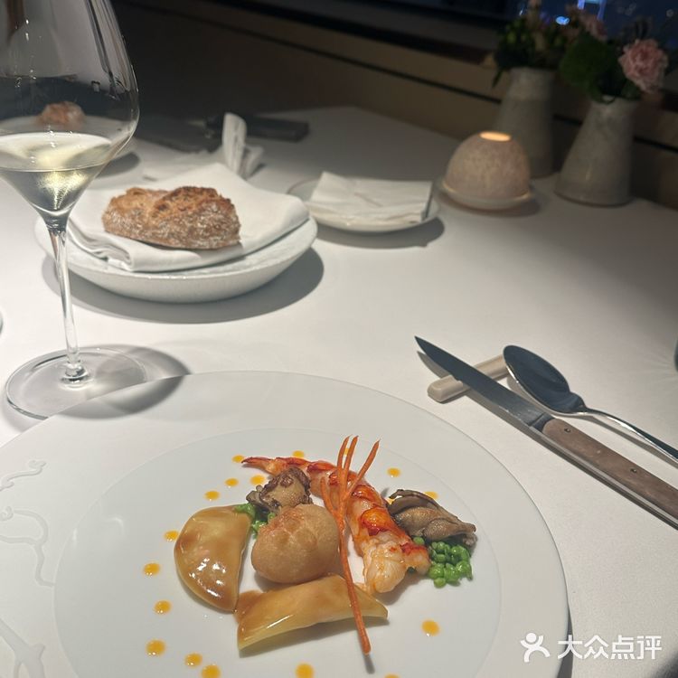 男朋友邀请我一起来体验莱美露滋 68楼风景真的很漂亮