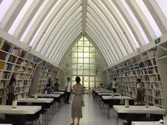 -钟书阁(松江泰晤士小镇店)