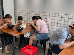 等位区-爱民螺蛳粉(五里亭店)