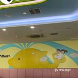 带着宝贝来游泳吧！
