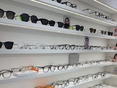 -美式眼镜·授权蔡司.依视路.尼康.豪雅.明月(南翔印象城店)