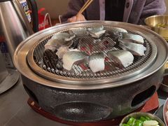 -围炉肉舍•炭烤活鳗•丹东海鲜烤肉(步行街店)