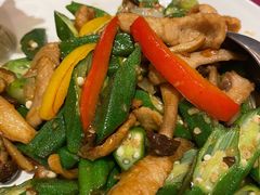 蟹味秋葵猪颈肉-益健名厨海鲜城(夏湾店)