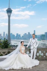 -现代经典婚纱摄影