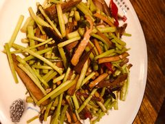 腊肉香干炒茼蒿-百姓山羊烧烤·萧县羊肉(青阳路店)