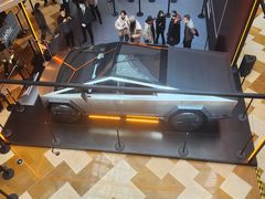 -TESLA 特斯拉(上海太古汇体验店)