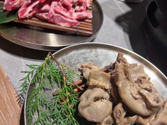 -草家酱蟹炭火烤肉店(珲春南路一店)
