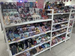 -嗨本可潮玩仓(大兴大悦春风里店)