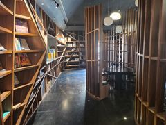 -钟书阁(松江泰晤士小镇店)