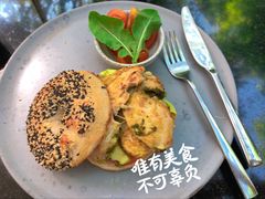 鸡肉牛油果贝果-Fern Forest Cafe