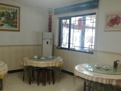 -明月食府(二区干二路店)