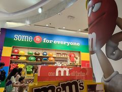 -m豆巧克力世界(上海世茂广场店)