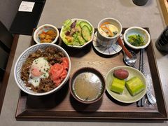 牛肉温泉蛋饭定食-满来寿喜烧(金虹桥店)
