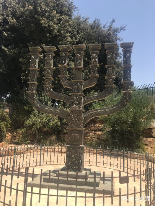 国会山七烛台图片 - 第4张