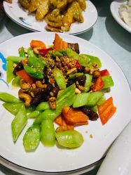 -鑫淼餐饮娱乐中心(江东街店)