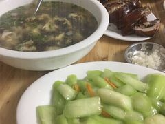 -黄记四更烤乳猪店