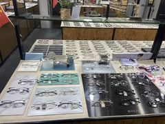 -罗伯特眼镜·蔡司官方授权(罗湖国贸店)