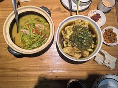 -帅巴人舅母子腊蹄民俗村