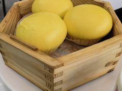 招牌流沙包-东鑫记港式茶餐厅(南京东路店)