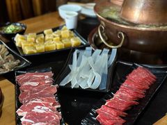 -果松木炭酸菜铜火锅·外婆参鸡汤