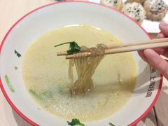 -小杨生煎(金山百联购物中心3楼店)