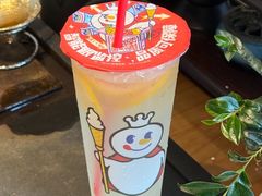 -蜜雪冰城(万达广场外B号门门口外集装箱店)