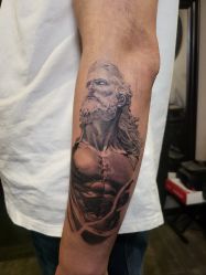 -鳌首刺青纹身 穿孔饰品店