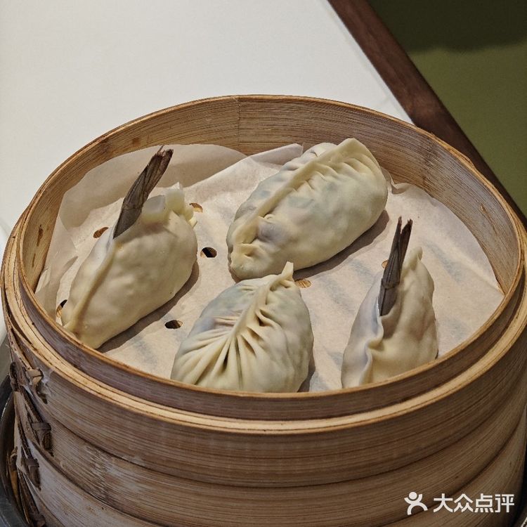 来青岛吃蒸汽海鲜必选一筐蛤蜊