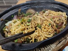 青椒肉丝焖面-寅春百年老卤面(汤山店)