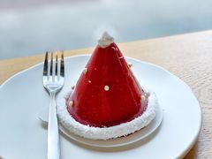 圣诞帽草莓慕斯蛋糕-星巴克臻选(南京艾尚天地店)