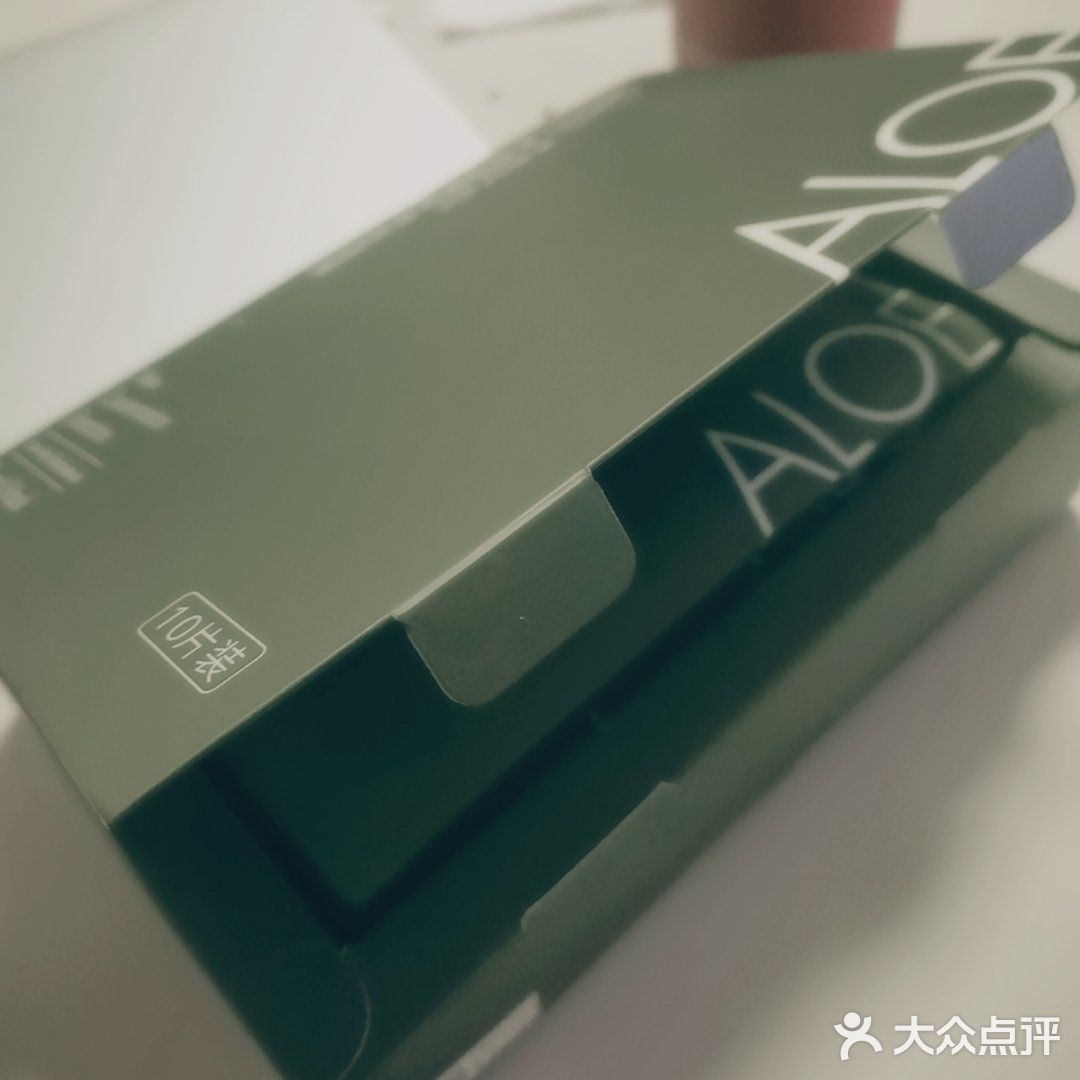 一片可以让手肘和脸一起补水保湿的面膜