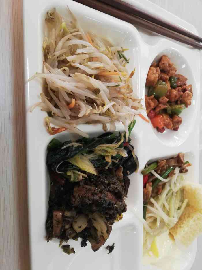 长春理工大学-第5食堂-"一楼的锡纸粉和二楼的麻辣烫 爱辣人一定要.