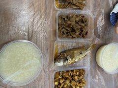 卤鸭掌-蓝精灵饺子店