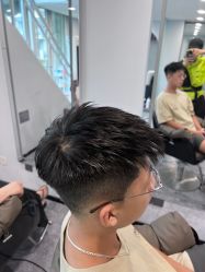 -15C7 男士理发馆 烫染专业店