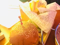 香辣鱼排汉堡-HIB HUB公社(解放西路店)