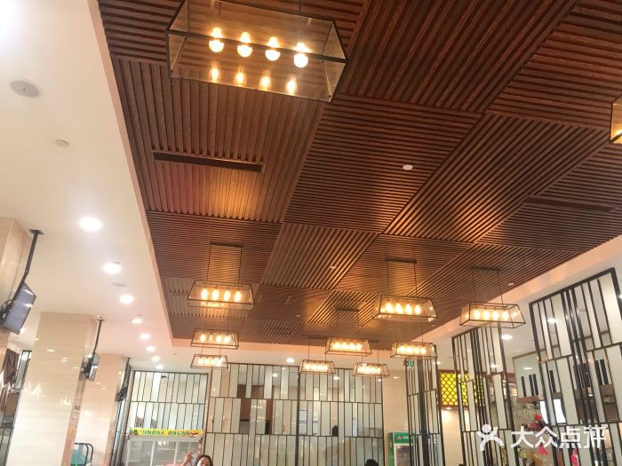 泰山宾馆百花厅大堂图片