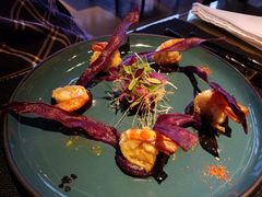 煎虾配紫薯泥薯片及姜味柠檬汁-AZUL by FUEL蓝色·法式酒馆(琶醍店)