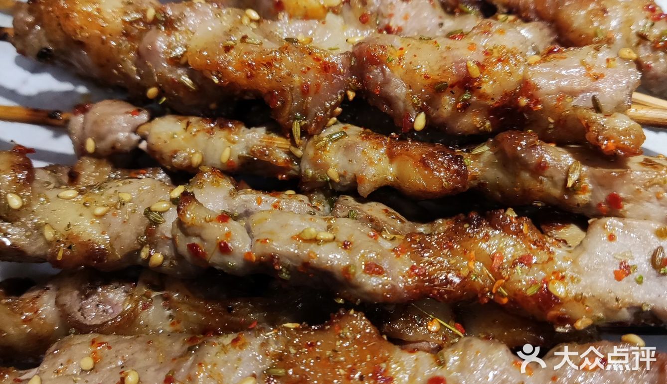 来到聚点撸串，买了两张大众点评券，加上会员生日礼送啤酒